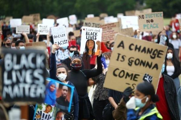 تظاهرات ده ها هزار نفری در مرکز لندن در اعتراض به قتل جورج فلوید